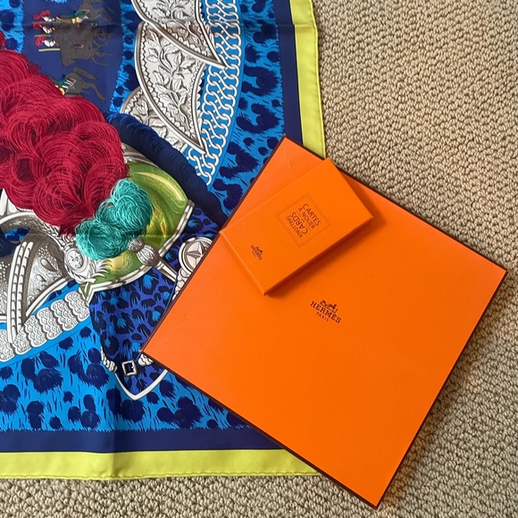 Hermes’ 90 silk scarf - Picture 3 of 3